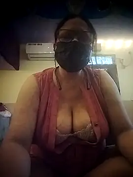 Snapshot of thehotlady chatting on April 20, 11:35 am thehotlady online show from April 20, 11:35 am