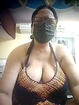 Snapshot of thehotlady chatting on April 22, 3:31 am thehotlady online show from April 22, 3:31 am
