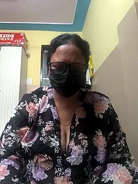Snapshot of thehotlady chatting on April 29, 3:10 am thehotlady online show from April 29, 3:10 am