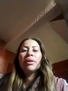 Snapshot of LaraCaliente chatting on October 4, 9:35 pm LaraCaliente online show from October 4, 9:35 pm