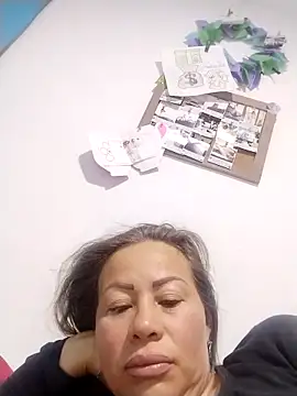 Snapshot of LaraCaliente chatting on October 9, 10:13 am LaraCaliente online show from October 9, 10:13 am