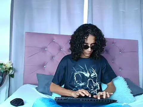 EthanBlackwoodd online show from September 29, 7:40 pm