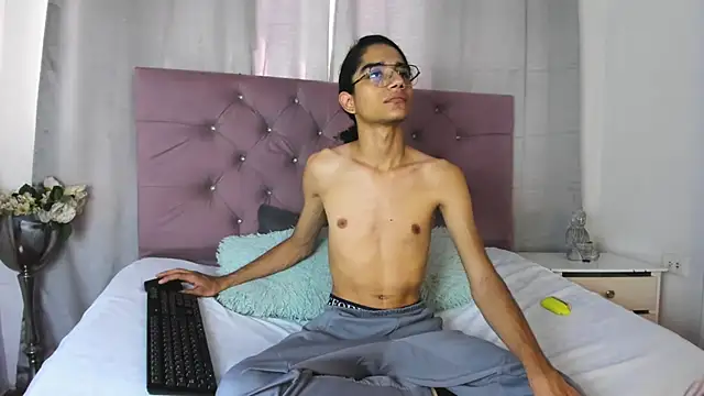 EthanBlackwoodd online show from October 16, 7:59 pm