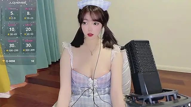 Snapshot of Lucky_Cici chatting on December 21, 12:18 am Lucky Cici online show from December 21, 12:18 am