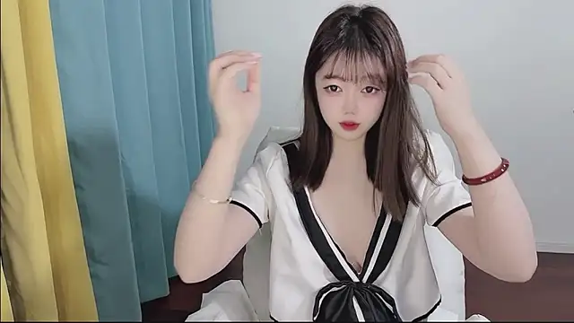 Snapshot of Lucky_Cici chatting on February 3, 6:02 pm Lucky Cici online show from February 3, 6:02 pm