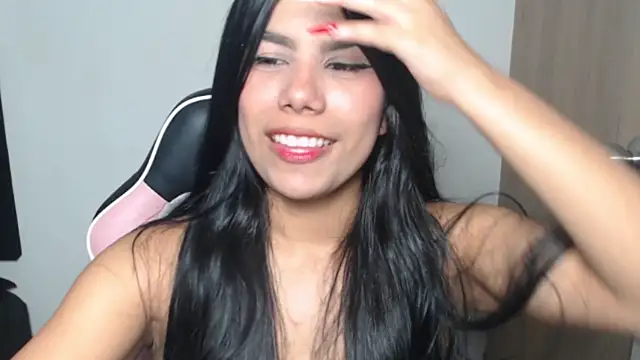 Snapshot of MayaScott11 chatting on February 19, 8:05 pm MayaScott11 online show from February 19, 8:05 pm