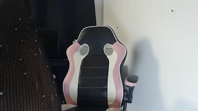 Snapshot of MayaScott11 chatting on March 11, 7:09 pm MayaScott11 online show from March 11, 7:09 pm