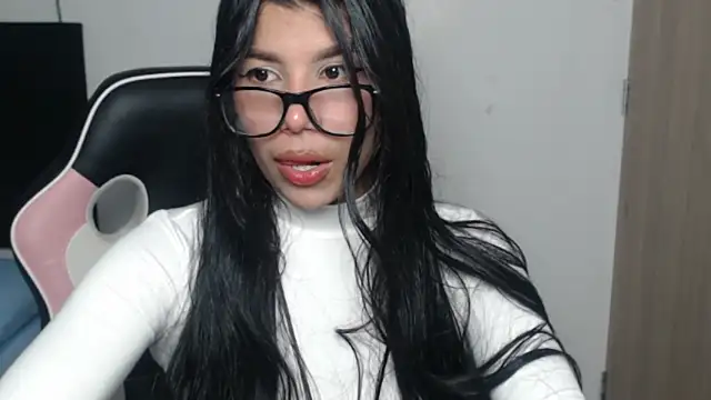 Snapshot of MayaScott11 chatting on April 22, 7:59 pm MayaScott11 online show from April 22, 7:59 pm