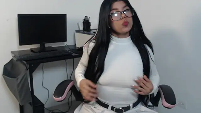 Snapshot of MayaScott11 chatting on April 27, 7:12 pm MayaScott11 online show from April 27, 7:12 pm