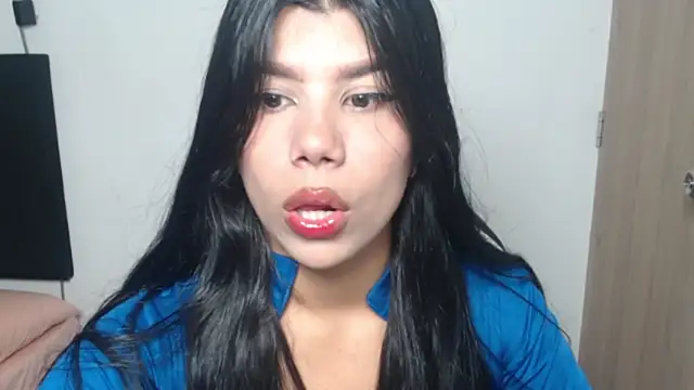 Snapshot of MayaScott11 chatting on May 8, 9:03 am MayaScott11 online show from May 8, 9:03 am
