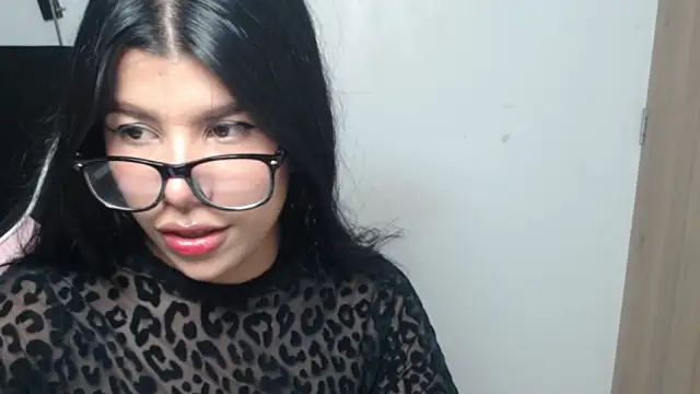 Snapshot of MayaScott11 chatting on May 15, 9:27 am MayaScott11 online show from May 15, 9:27 am