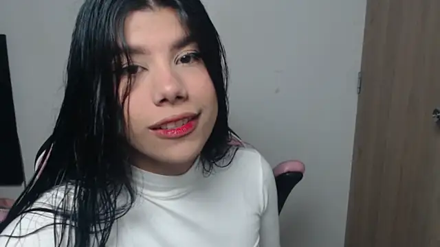 Snapshot of MayaScott11 chatting on May 16, 9:17 am MayaScott11 online show from May 16, 9:17 am