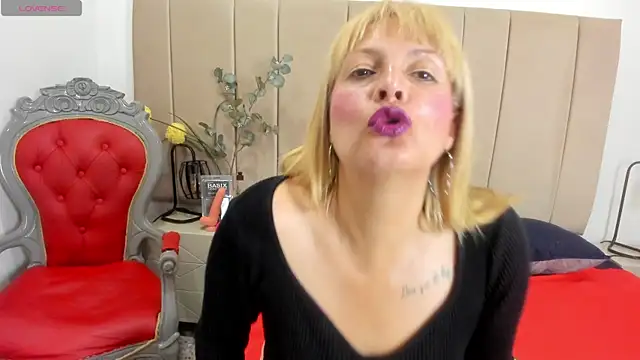 Snapshot of paultte chatting on April 15, 2:24 pm paultte online show from April 15, 2:24 pm