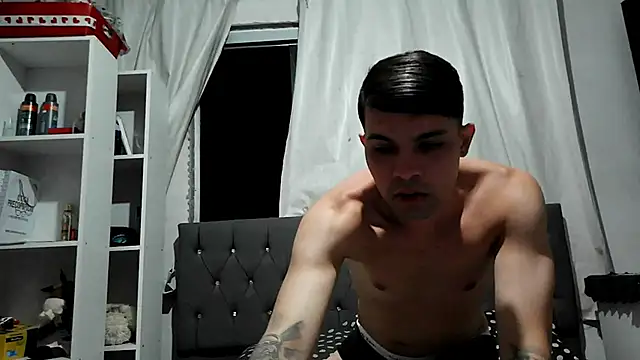 Snapshot of becmz chatting on January 9, 1:30 am becmz online show from January 9, 1:30 am