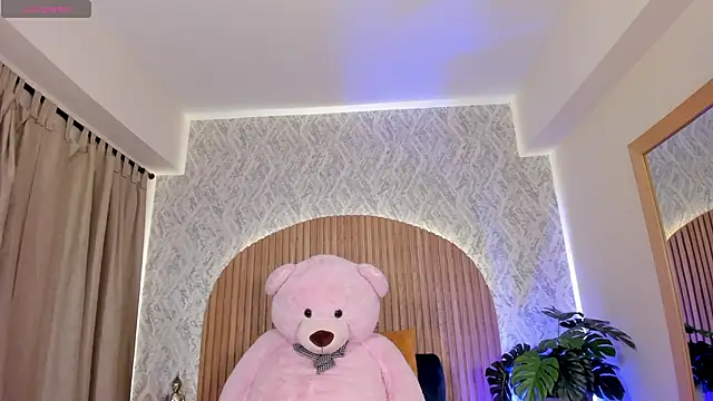 Sophiie Belle online show from November 4, 2:27 pm