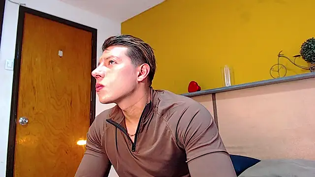 Snapshot of arnold_taylor chatting on July 21, 10:01 pm arnold taylor online show from July 21, 10:01 pm