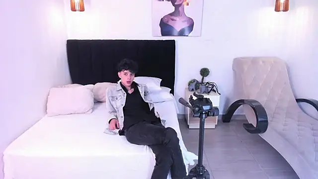  ruby red online show from September 24, 4:05 am