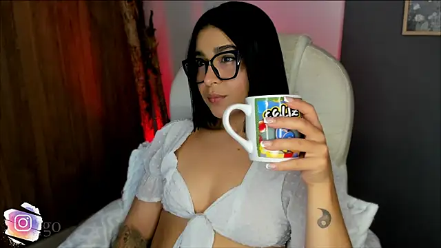 Snapshot of val_varago chatting on February 11, 2:05 am val varago online show from February 11, 2:05 am