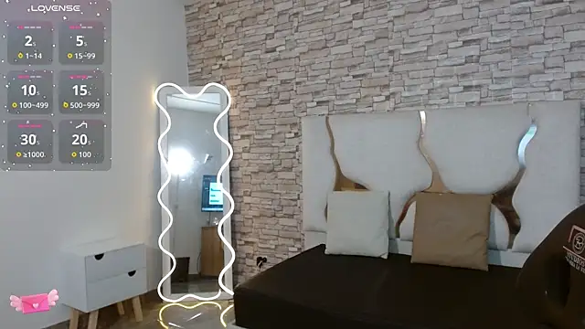 NANAKY TAY online show from October 3, 12:02 pm