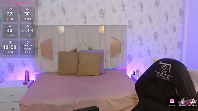 DAKOTA TAY1 online show from October 17, 11:35 am