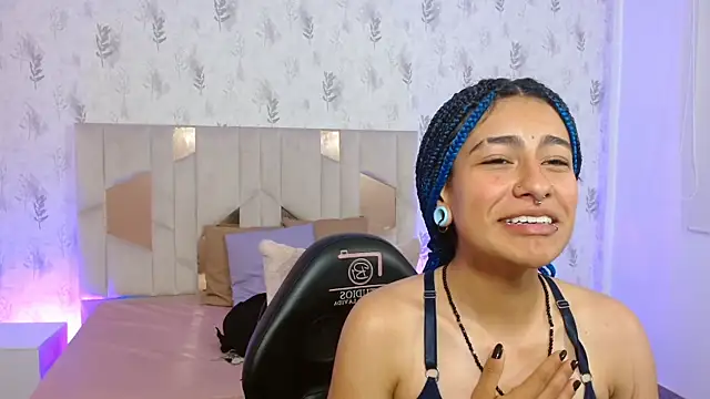 DAKOTA TAY1 online show from October 27, 11:58 am