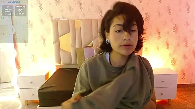 DAKOTA TAY1 online show from November 5, 11:43 am