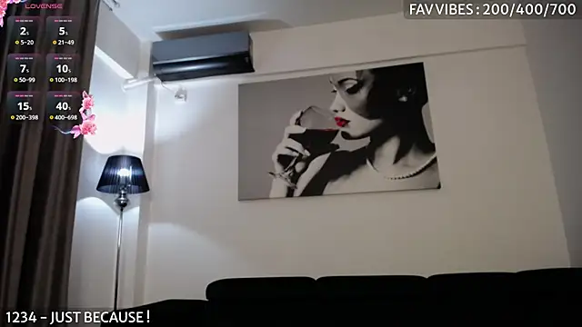 Snapshot of SassyCookies chatting on October 28, 1:53 am SassyCookies online show from October 28, 1:53 am