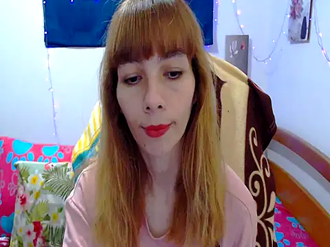 Snapshot of seraphinewhite chatting on February 15, 9:11 pm seraphinewhite online show from February 15, 9:11 pm