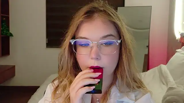 Lilith Bonheur online show from April 3, 9:46 pm