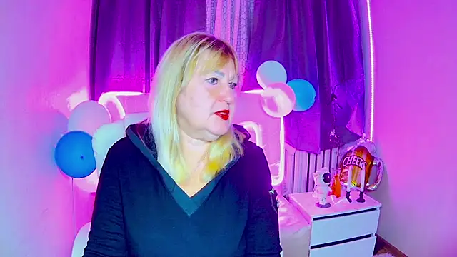 Snapshot of EmmaEllison chatting on September 29, 6:07 am EmmaEllison online show from September 29, 6:07 am