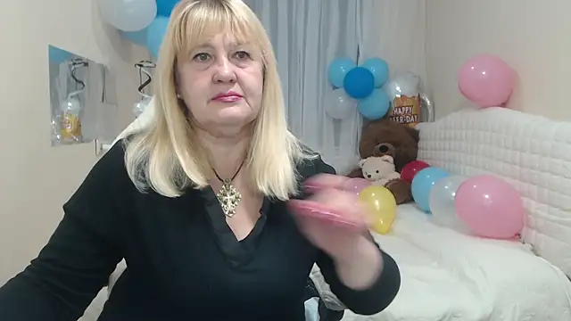 Snapshot of EmmaEllison chatting on October 3, 11:51 am EmmaEllison online show from October 3, 11:51 am