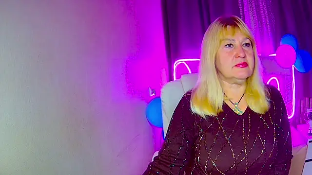 Snapshot of EmmaEllison chatting on October 8, 6:00 am EmmaEllison online show from October 8, 6:00 am