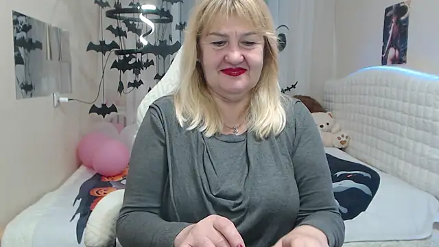 Snapshot of EmmaEllison chatting on October 29, 6:59 am EmmaEllison online show from October 29, 6:59 am