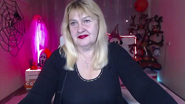 EmmaEllison online show from November 5, 7:30 am