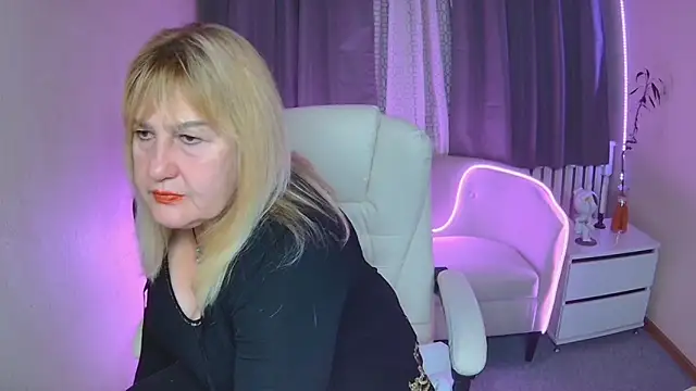 EmmaEllison online show from November 12, 6:47 am