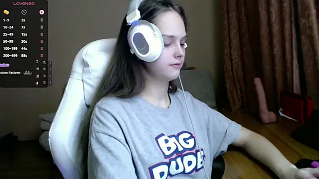 Snapshot of SharybbFace chatting on October 26, 3:18 pm SharybbFace online show from October 26, 3:18 pm