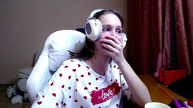 Snapshot of SharybbFace chatting on October 31, 3:13 pm SharybbFace online show from October 31, 3:13 pm