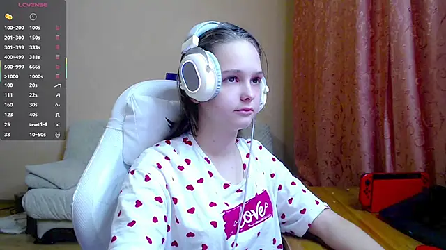 Snapshot of SharybbFace chatting on November 1, 3:14 pm SharybbFace online show from November 1, 3:14 pm