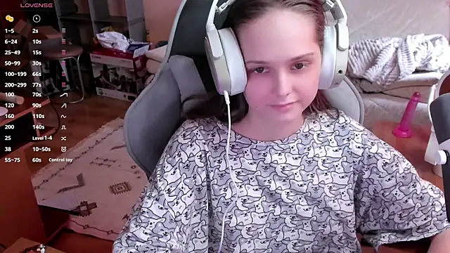 Snapshot of SharybbFace chatting on April 29, 3:05 pm SharybbFace online show from April 29, 3:05 pm