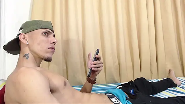 Snapshot of kingfm chatting on March 22, 11:41 pm kingfm online show from March 22, 11:41 pm