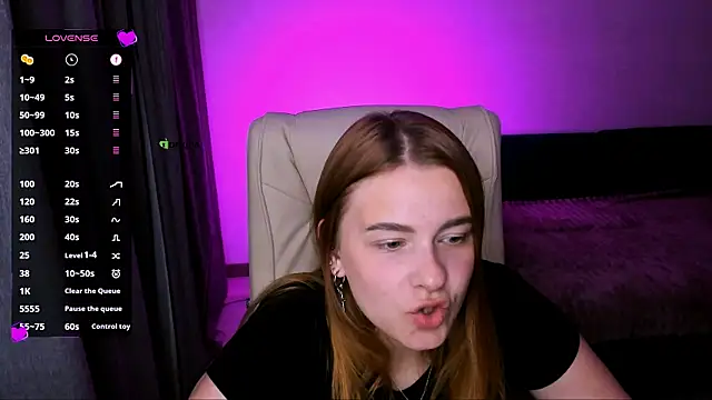 Snapshot of red__dizzy chatting on September 19, 7:47 pm red  dizzy online show from September 19, 7:47 pm