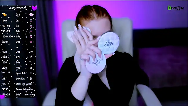 Snapshot of red__dizzy chatting on October 13, 7:14 pm red  dizzy online show from October 13, 7:14 pm