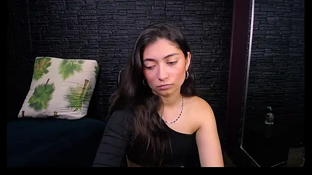 Lizzie Collin online show from October 21, 1:56 pm