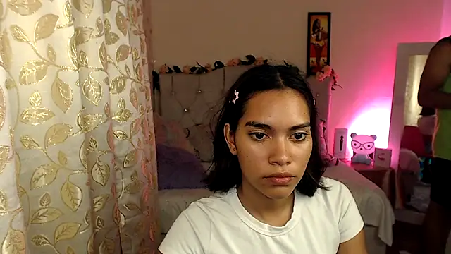 Snapshot of LatinFuego10 chatting on September 23, 12:13 am LatinFuego10 online show from September 23, 12:13 am
