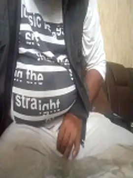 Snapshot of Naughty_gaurav chatting on November 20, 6:13 am Naughty gaurav online show from November 20, 6:13 am