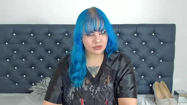 Snapshot of LunaWetPussy chatting on January 8, 8:27 am LunaWetPussy online show from January 8, 8:27 am