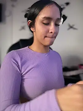 Isabella-Teen online show from May 3, 1:50 pm