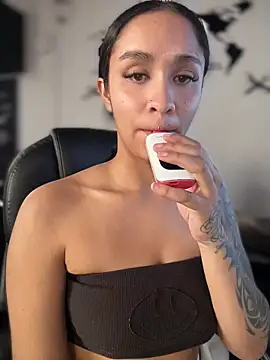 Isabella-Teen online show from May 8, 1:38 pm