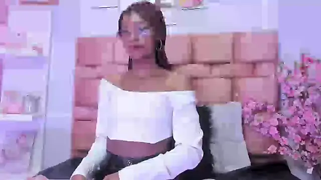 Snapshot of alix_noa chatting on October 11, 7:23 pm alix noa online show from October 11, 7:23 pm