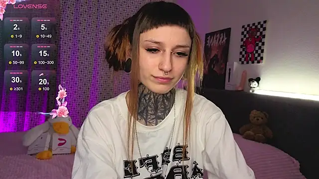 LilithPoison online show from October 29, 6:20 pm